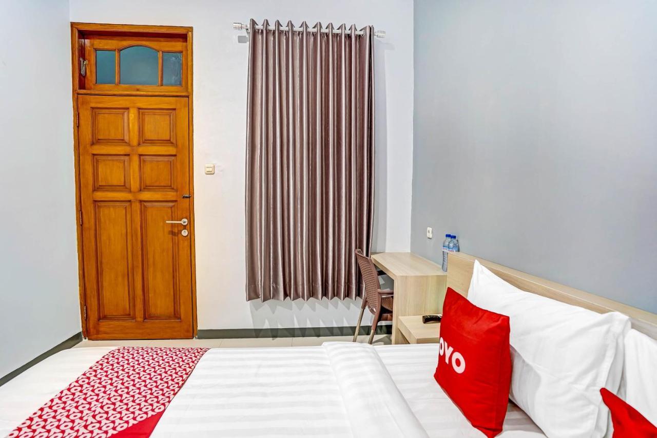 Oyo 90891 Parang Kusumo Residence Krembangan 外观 照片