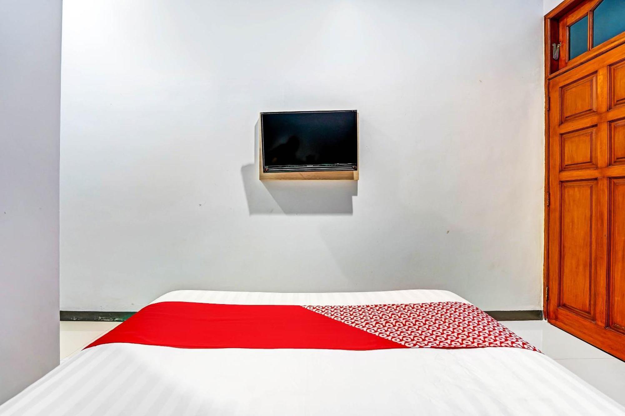 Oyo 90891 Parang Kusumo Residence Krembangan 外观 照片