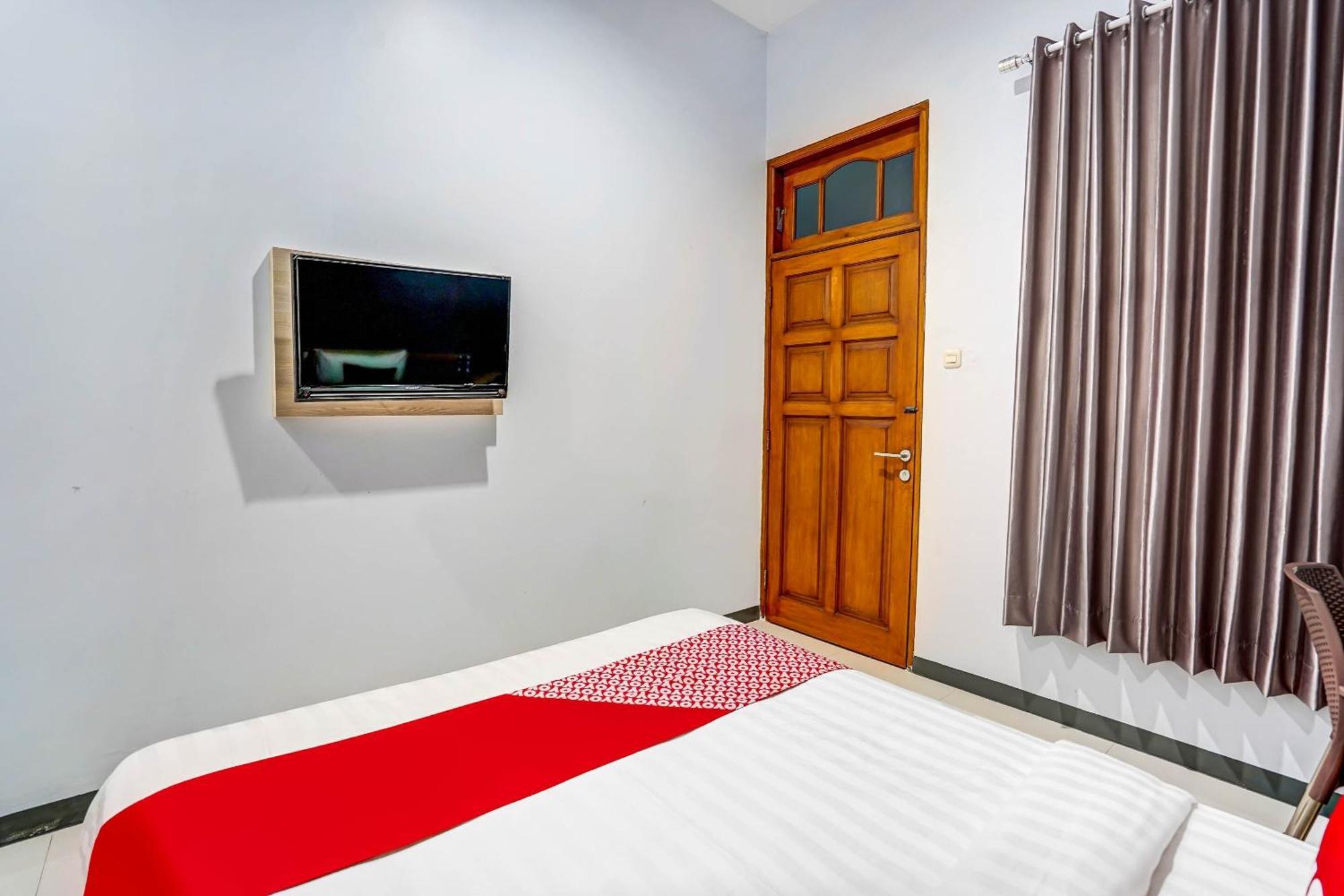 Oyo 90891 Parang Kusumo Residence Krembangan 外观 照片