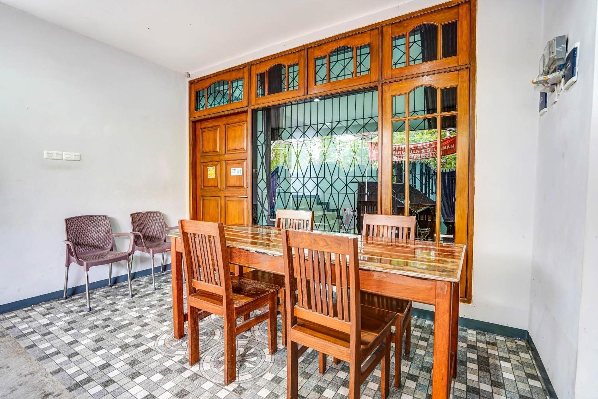 Oyo 90891 Parang Kusumo Residence Krembangan 外观 照片