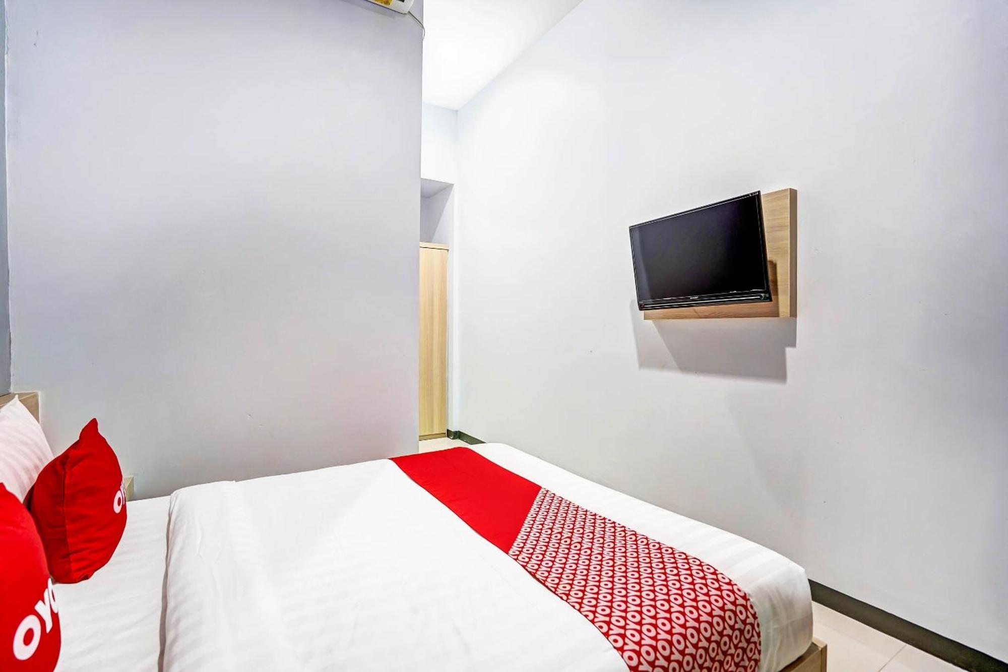 Oyo 90891 Parang Kusumo Residence Krembangan 外观 照片